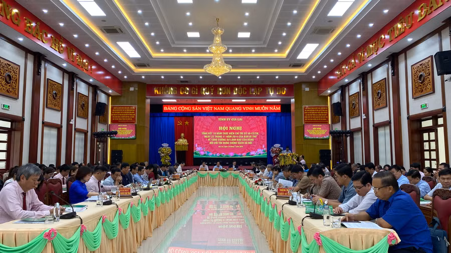 Quang cảnh hội nghị tổng kết 10 năm thực hiện Chỉ thị số 40-CT/TW của Ban Bí thư về tăng cường sự lãnh đạo của Đảng đối với tín dụng chính sách xã hội. Ảnh: Sơn Ca