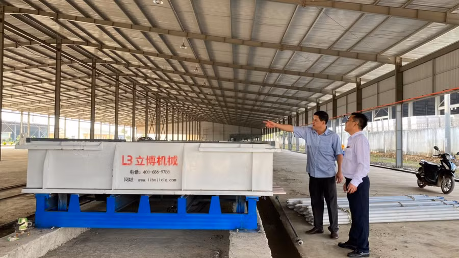 Vật liệu xây dựng xanh như bê tông nhẹ, gạch không nung được các doanh nghiệp địa phương chủ động sản xuất phục vụ cho các công trình xây dựng. Ảnh: Sơn Ca Vật liệu xây dựng xanh như bê tông nhẹ, gạch không nung được các doanh nghiệp địa phương chủ động sản xuất phục vụ cho các công trình xây dựng. Ảnh: Sơn Ca