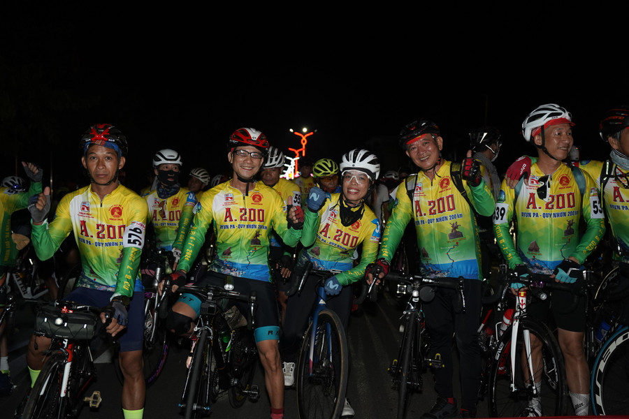 Các thành viên CLB Xe đạp thị xã Ayun Pa tham gia hành trình Audax 200 với điểm xuất phát tại thị xã Ayun Pa và điểm đến là thành phố Quy Nhơn, tỉnh Bình Định. Ảnh: NVCC Các thành viên CLB Xe đạp thị xã Ayun Pa tham gia hành trình Audax 200 với điểm xuất phát tại thị xã Ayun Pa và điểm đến là thành phố Quy Nhơn, tỉnh Bình Định. Ảnh: NVCC
