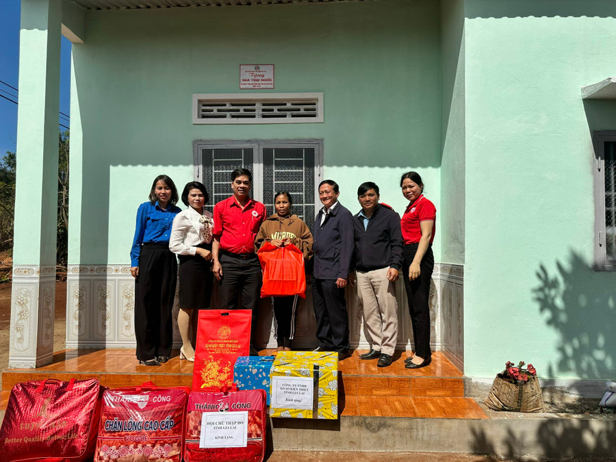 Năm 2023, Công ty TNHH Xổ số Kiến thiết tỉnh Gia Lai đã tài trợ xây dựng 5 căn nhà tình nghĩa cho các gia đình gặp khó khăn về nhà ở. Ảnh: NVCC Năm 2023, Công ty TNHH Xổ số Kiến thiết tỉnh Gia Lai đã tài trợ xây dựng 5 căn nhà tình nghĩa cho các gia đình gặp khó khăn về nhà ở. Ảnh: NVCC