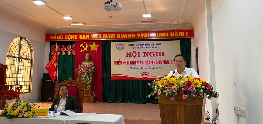 Ông Nguyễn Tấn Nghĩa-Giám đốc LPBank-Chi nhánh Gia Lai thông tin về kế hoạch phát triển hoạt động kinh doanh của Chi nhánh trong năm 2024. Ảnh: Sơn Ca Ông Nguyễn Tấn Nghĩa-Giám đốc LPBank-Chi nhánh Gia Lai thông tin về kế hoạch phát triển hoạt động kinh doanh của Chi nhánh trong năm 2024. Ảnh: Sơn Ca