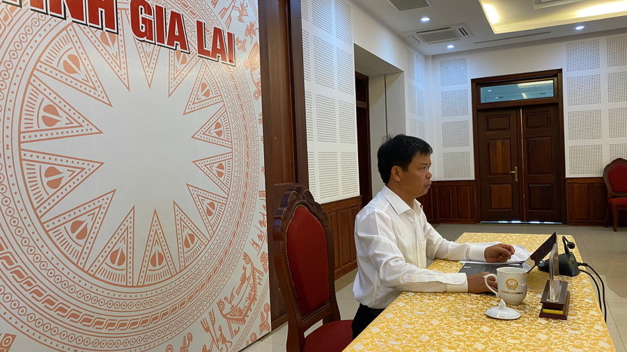 Phó Chủ tịch UBND tỉnh Nguyễn Hữu Quế dự hội nghị sơ kết 1 năm thực hiện tháo gỡ các "điểm nghẽn" trong triển khai Đề án 06. Ảnh: Sơn Ca Phó Chủ tịch UBND tỉnh Nguyễn Hữu Quế dự hội nghị sơ kết 1 năm thực hiện tháo gỡ các "điểm nghẽn" trong triển khai Đề án 06. Ảnh: Sơn Ca