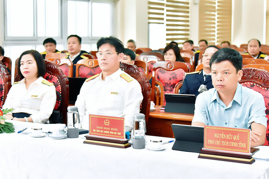 Đại diện lãnh đạo UBND tỉnh Gia Lai và Tổng cục Thuế dự Hội nghị trực tuyến tổng kết công tác thuế năm 2023, triển khai nhiệm vụ năm 2024. Ảnh: Đức Thụy Đại diện lãnh đạo UBND tỉnh Gia Lai và Tổng cục Thuế dự Hội nghị trực tuyến tổng kết công tác thuế năm 2023, triển khai nhiệm vụ năm 2024. Ảnh: Đức Thụy