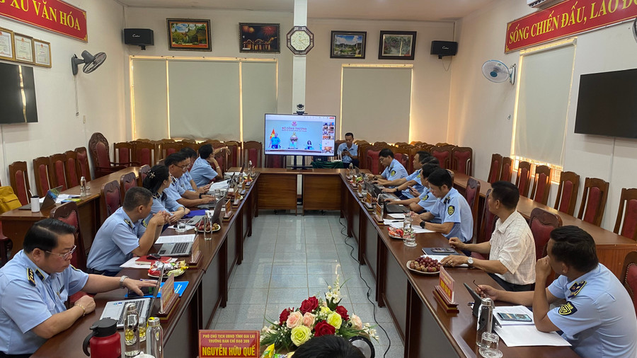 Tại Hội nghị đã tập trung nhận diện các vấn đề, kinh nghiệm, giải pháp của các đơn vị, địa phương trong công tác đấu tranh chống buôn lậu, gian lận thương mại và hàng giả. Ảnh: Sơn Ca