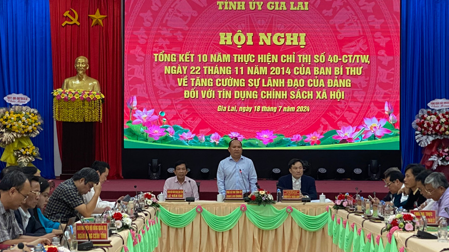 Phó Bí thư Tỉnh ủy Rah Lan Chung phát biểu tại hội nghị. Ảnh: Sơn Ca