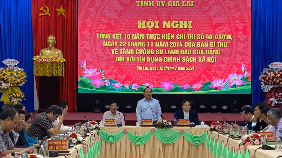 Phó Bí thư Tỉnh ủy Rah Lan Chung phát biểu tại hội nghị. Ảnh: Sơn Ca