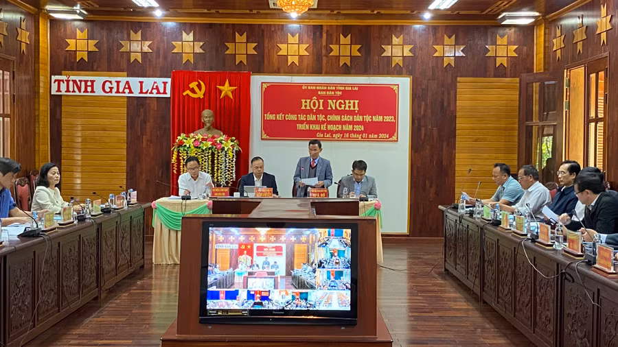 Ông Kpă Đô-Trưởng ban Dân tộc phát biểu tại hội nghị tổng kết công tác dân tộc, chính sách dân tộc năm 2023 và triển khai kế hoạch năm 2024. Ảnh: Sơn Ca