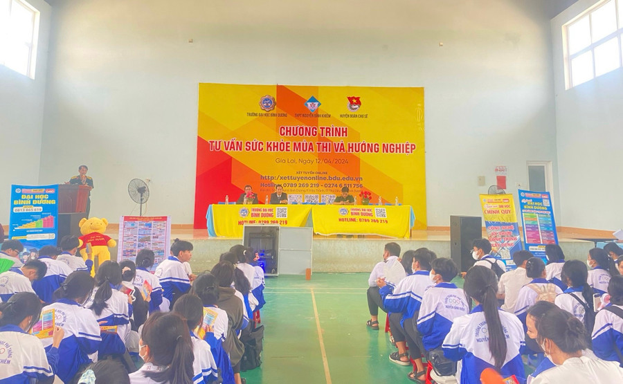 Quang cảnh chương trình tư vấn hướng nghiệp. Ảnh: Nay Winh Quang cảnh chương trình tư vấn hướng nghiệp. Ảnh: Nay Winh