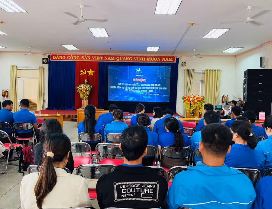 Quang cảnh buổi lễ phát động. Ảnh: P.L