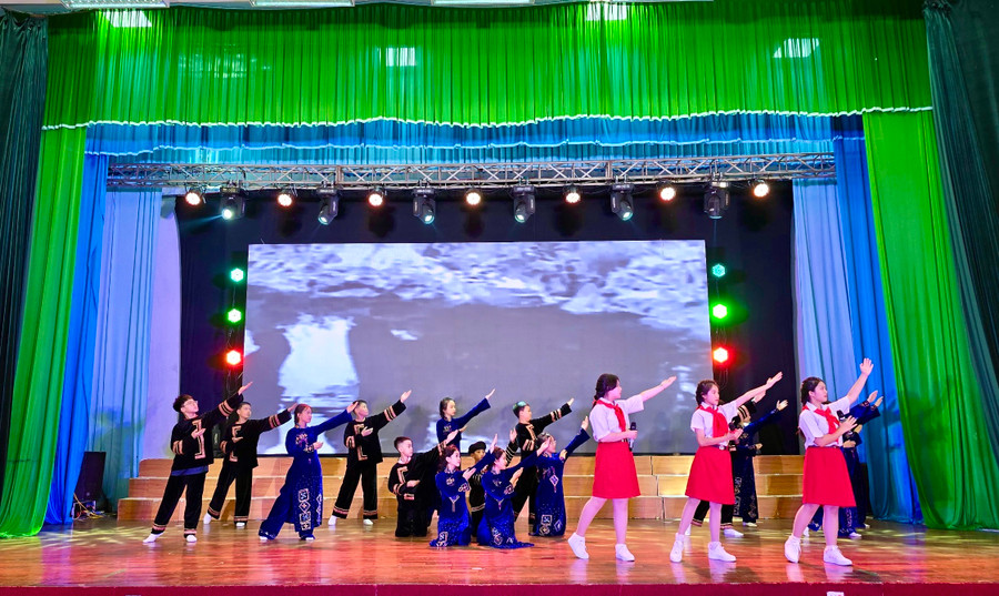 Phần thi của đội thi Trường THCS Nguyễn Huệ. Ảnh: P.L