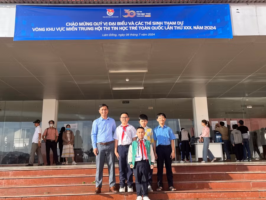 Các thí sinh của tỉnh Gia Lai tham gia Hội thi Tin học trẻ toàn quốc lần thứ XXX-năm 2024 khu vực miền Trung. Ảnh: ĐVCC