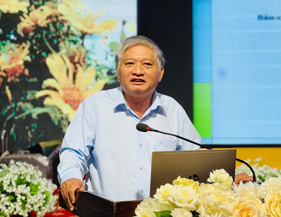 Đồng chí Đỗ Thịnh-Vụ trưởng, Trưởng cơ quan Thường trực Ban Dân vận Trung ương tại TP. Đà Nẵng thông tin các chuyên đề tại hội nghị. Ảnh: P.L