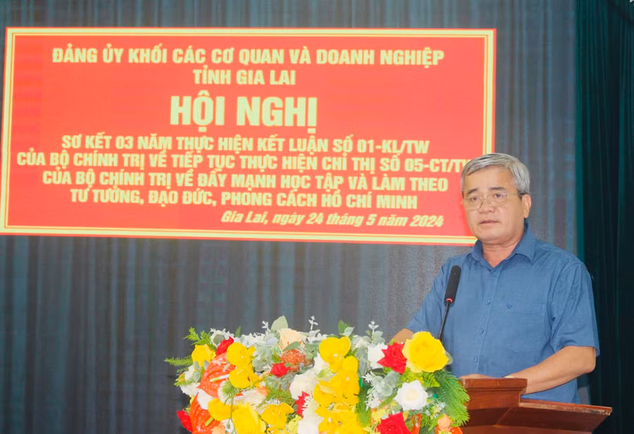 Phó Bí thư Thường trực Đảng ủy Khối Dương Dã phát biểu tại hội nghị. Ảnh: P.L