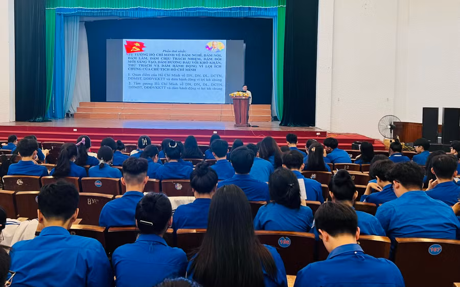 Quang cảnh lớp bồi dưỡng. Ảnh: M.N Quang cảnh lớp bồi dưỡng. Ảnh: M.N