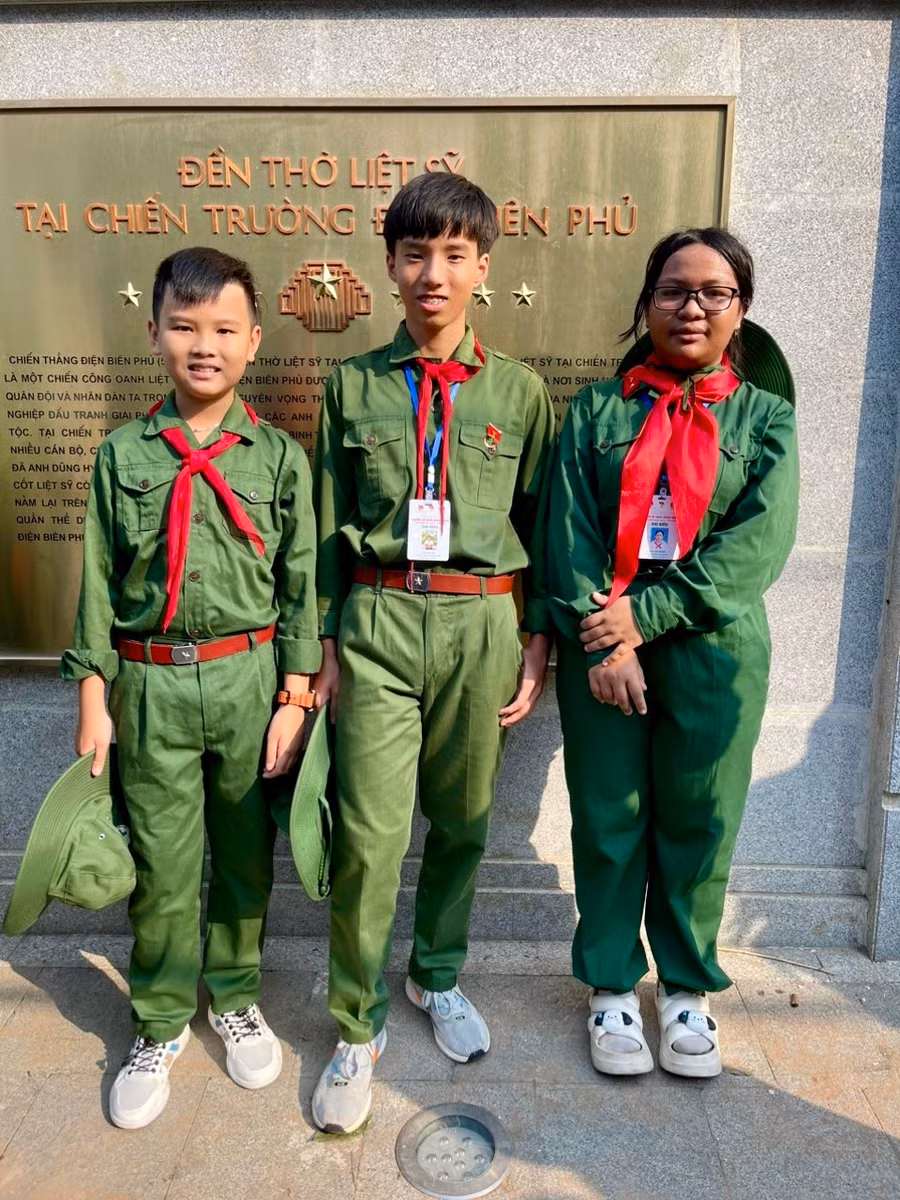 3 đại biểu của tỉnh Gia Lai đã tham gia nhiều hoạt động ý nghĩa tại Liên hoan Chiến sĩ nhỏ Điện Biên. Ảnh: Lê Trâm