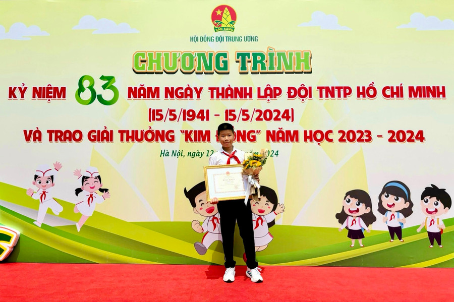 Em Vũ Hoàng Nam là đại diện duy nhất của tỉnh Gia Lai được nhận giải thưởng Kim Đồng do Hội đồng Đội Trung ương trao tặng. Ảnh: M.D