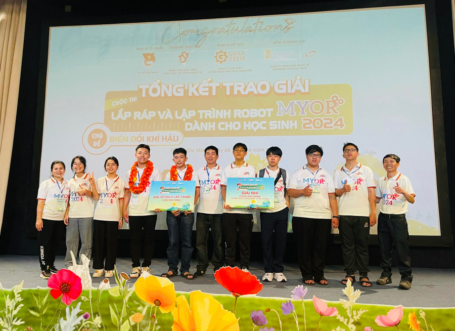 Các thí sinh và nhóm thí sinh của tỉnh Gia Lai tham gia cuộc thi lắp ráp và lập trình robot. Ảnh: Thanh Phụng Các thí sinh và nhóm thí sinh của tỉnh Gia Lai tham gia cuộc thi lắp ráp và lập trình robot. Ảnh: Thanh Phụng