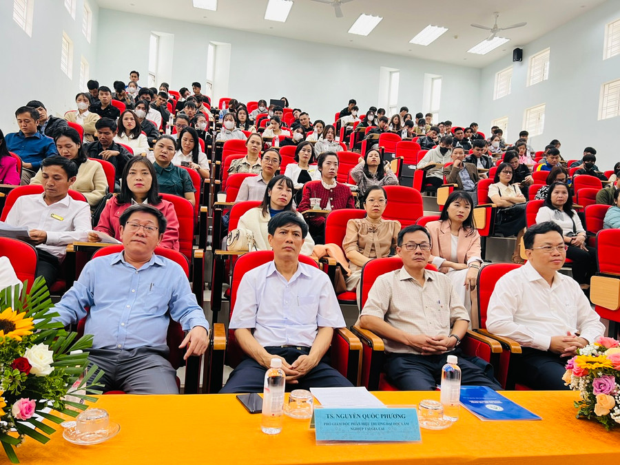 Các đại biểu tham gia chương trình khảo sát do Bộ Giáo dục và Đào tạo tổ chức. Ảnh: P.L Các đại biểu tham gia chương trình khảo sát do Bộ Giáo dục và Đào tạo tổ chức. Ảnh: P.L