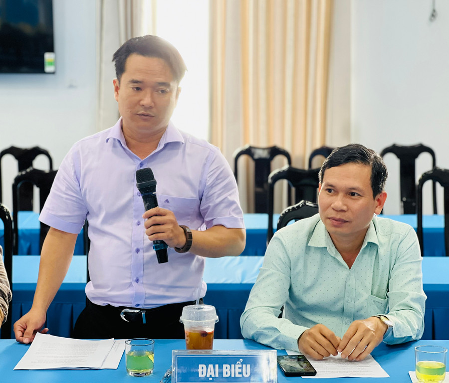 Phó Giám đốc Sở Tư pháp Đỗ Duy Nam (bìa trái) phát biểu ý kiến tại hội nghị. Ảnh: P.L Phó Giám đốc Sở Tư pháp Đỗ Duy Nam (bìa trái) phát biểu ý kiến tại hội nghị. Ảnh: P.L