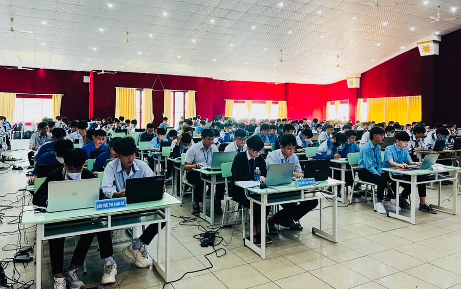 Hội thi Tin học trẻ cấp tỉnh tạo cơ hội cho các học sinh đam mê Tin học thể hiện tài năng. Ảnh: M.N Hội thi Tin học trẻ cấp tỉnh tạo cơ hội cho các học sinh đam mê Tin học thể hiện tài năng. Ảnh: M.N