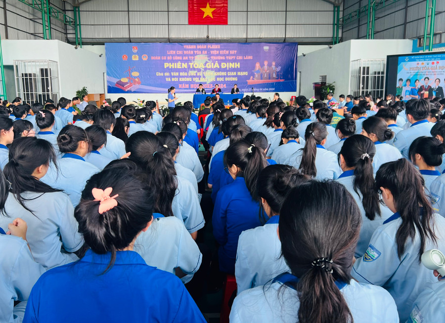 Quang cảnh phiên tòa giả định được tổ chức tại Trường THPT Chi Lăng. Ảnh: P.L