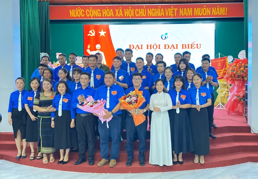 Ủy ban Hội LHTN Việt Nam huyện Chư Sê khóa VII ra mắt tại Đại hội. Ảnh: H.V