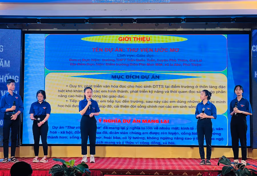 Phần dự thi của đội thi Đoàn trường THPT Trần Quốc Tuấn (huyện Phú Thiện). Ảnh: P.L