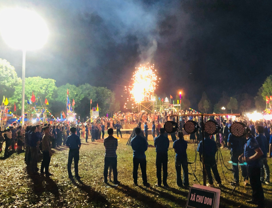 Hội trại giúp các cán bộ, hội viên thanh niên trau dồi kỹ năng, thắt chặt mối đoàn kết giữa các tổ chức Đoàn-Hội cơ sở. Ảnh: Nay Kut Hội trại giúp các cán bộ, hội viên thanh niên trau dồi kỹ năng, thắt chặt mối đoàn kết giữa các tổ chức Đoàn-Hội cơ sở. Ảnh: Nay Kut