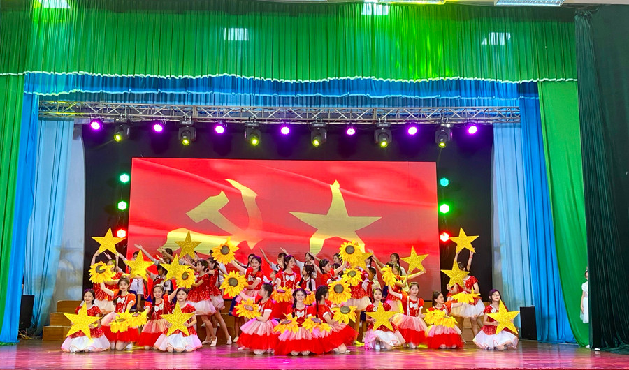 Phần thi của đội thi Trường THCS Trần Phú. Ảnh: P.L Phần thi của đội thi Trường THCS Trần Phú. Ảnh: P.L