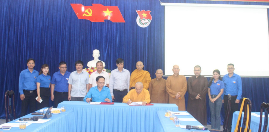 Hội LHTN Việt Nam tỉnh và Giáo hội Phật giáo Việt Nam tỉnh Gia Lai ký kết chương trình phối hợp giai đoạn 2023-2025. Ảnh: M.N Hội LHTN Việt Nam tỉnh và Giáo hội Phật giáo Việt Nam tỉnh Gia Lai ký kết chương trình phối hợp giai đoạn 2023-2025. Ảnh: M.N