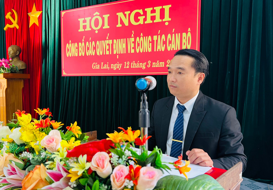 Tân Phó Giám đốc Sở Tư pháp Đỗ Duy Nam phát biểu nhận nhiệm vụ. Ảnh: P.L Tân Phó Giám đốc Sở Tư pháp Đỗ Duy Nam phát biểu nhận nhiệm vụ. Ảnh: P.L