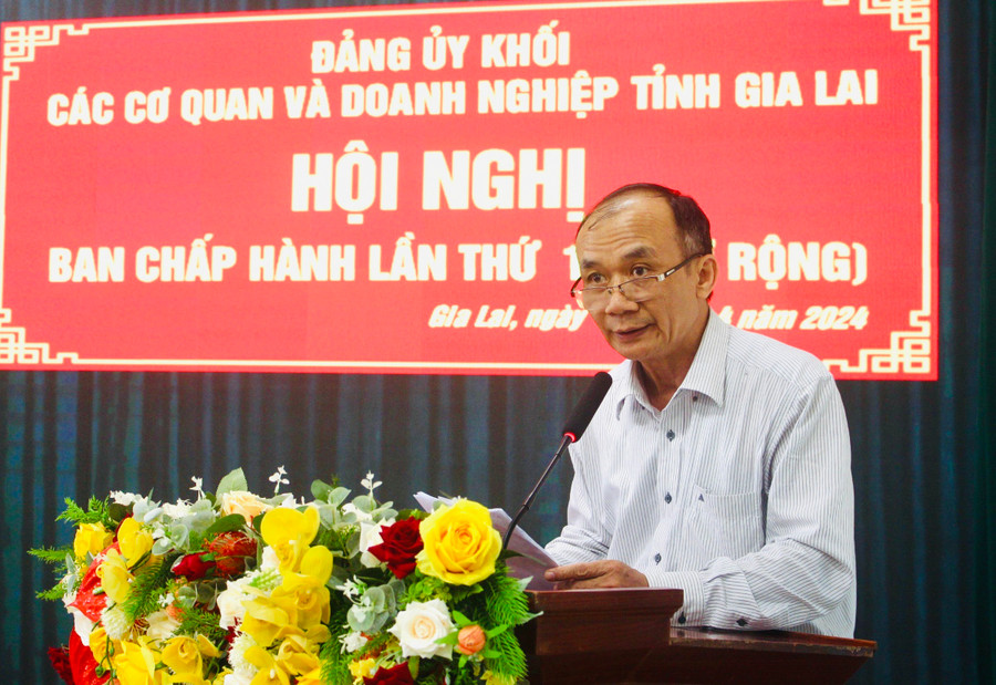 Bí thư Đảng ủy Khối Huỳnh Minh Thuận phát biểu kết luận hội nghị. Ảnh: P.L Bí thư Đảng ủy Khối Huỳnh Minh Thuận phát biểu kết luận hội nghị. Ảnh: P.L