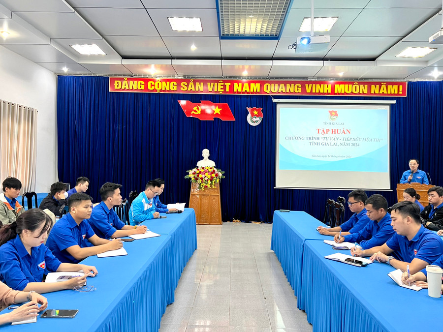 Tập huấn kỹ năng Tư vấn-Tiếp sức mùa thi cho các đội hình tình nguyện. Ảnh: P.L Tập huấn kỹ năng Tư vấn-Tiếp sức mùa thi cho các đội hình tình nguyện. Ảnh: P.L