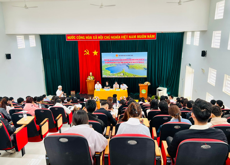 Quang cảnh buổi khảo sát thực trạng và nhu cầu đào tạo bồi dưỡng nguồn nhân lực chất lượng cao người dân tộc thiểu số tại tỉnh Gia Lai. Ảnh: P.L Quang cảnh buổi khảo sát thực trạng và nhu cầu đào tạo bồi dưỡng nguồn nhân lực chất lượng cao người dân tộc thiểu số tại tỉnh Gia Lai. Ảnh: P.L