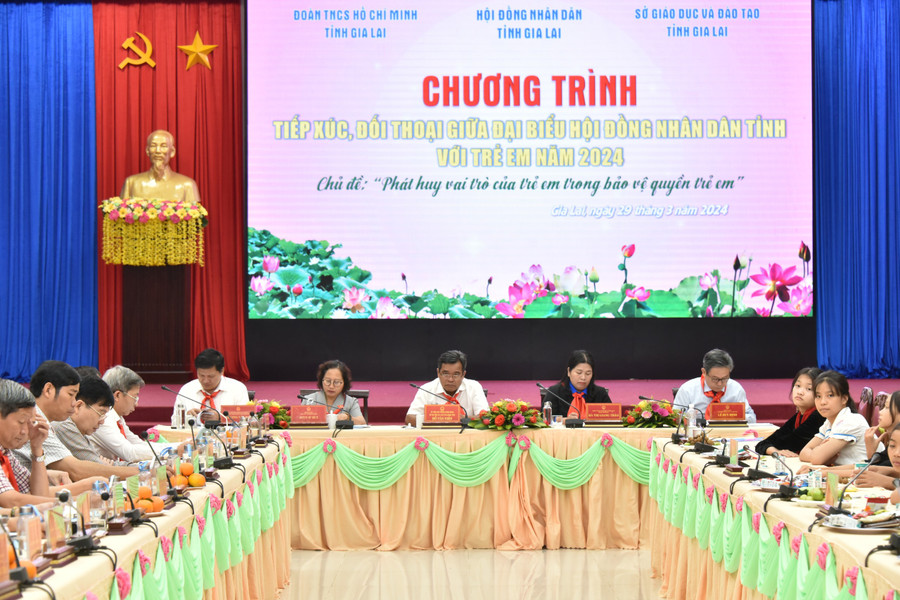 Quang cảnh chương trình tiếp xúc, đối thoại. Ảnh: Đ.T Quang cảnh chương trình tiếp xúc, đối thoại. Ảnh: Đ.T