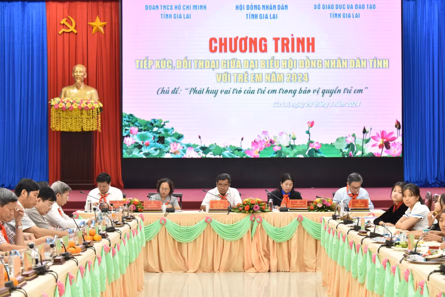 Quang cảnh chương trình tiếp xúc, đối thoại. Ảnh: Đ.T