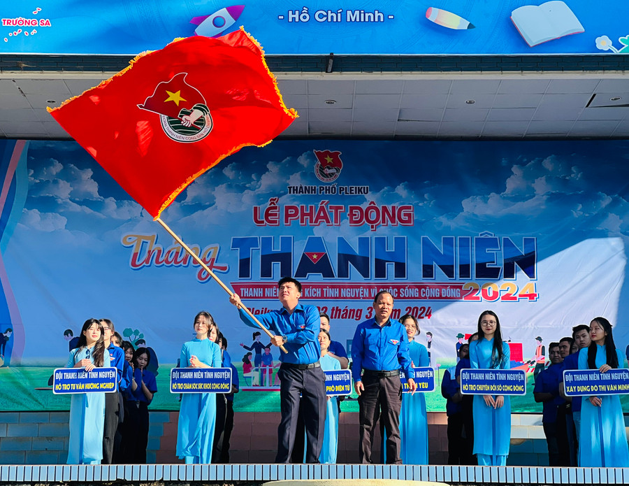 Anh Thái Giang Nam-Bí thư Thành Đoàn Pleiku phát động Tháng Thanh niên năm 2024. Ảnh: P.L