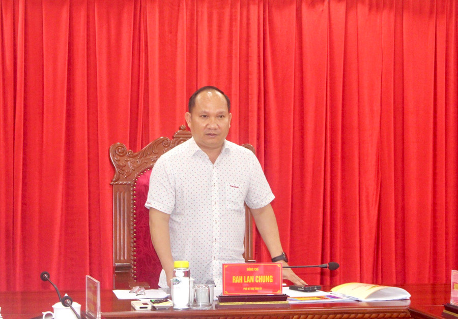Phó Bí thư Tỉnh ủy Rah Lan Chung chủ trì buổi làm việc duyệt nội dung Đại hội đại biểu Ủy ban MTTQ Việt Nam tỉnh Gia Lai lần thứ XI. Ảnh: P.L Phó Bí thư Tỉnh ủy Rah Lan Chung chủ trì buổi làm việc duyệt nội dung Đại hội đại biểu Ủy ban MTTQ Việt Nam tỉnh Gia Lai lần thứ XI. Ảnh: P.L