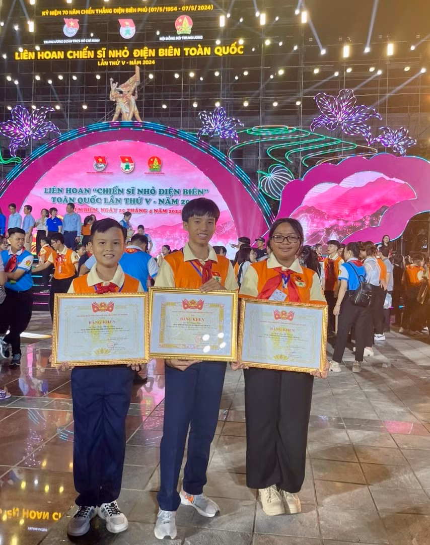 3 thiếu nhi của tỉnh Gia Lai được nhận bằng khen của Trung ương Đoàn và Hội đồng Đội Trung ương vì có thành tích trong học tập, rèn luyện. Ảnh: Lê Trâm