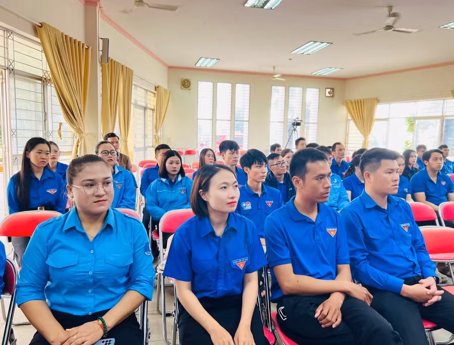 Các học viên tham gia lớp tập huấn kỹ năng nghiệp vụ Đoàn-Hội-Đội. Ảnh: M.N