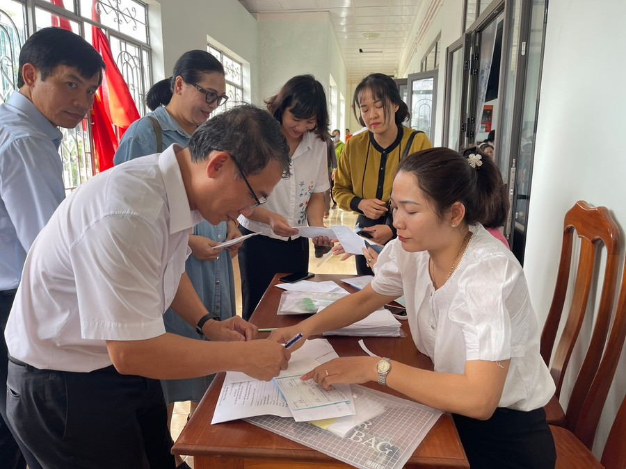 Nhiều tổ chức, cá nhân tham gia ủng hộ tại lễ phát động. Ảnh: P.D Nhiều tổ chức, cá nhân tham gia ủng hộ tại lễ phát động. Ảnh: P.D