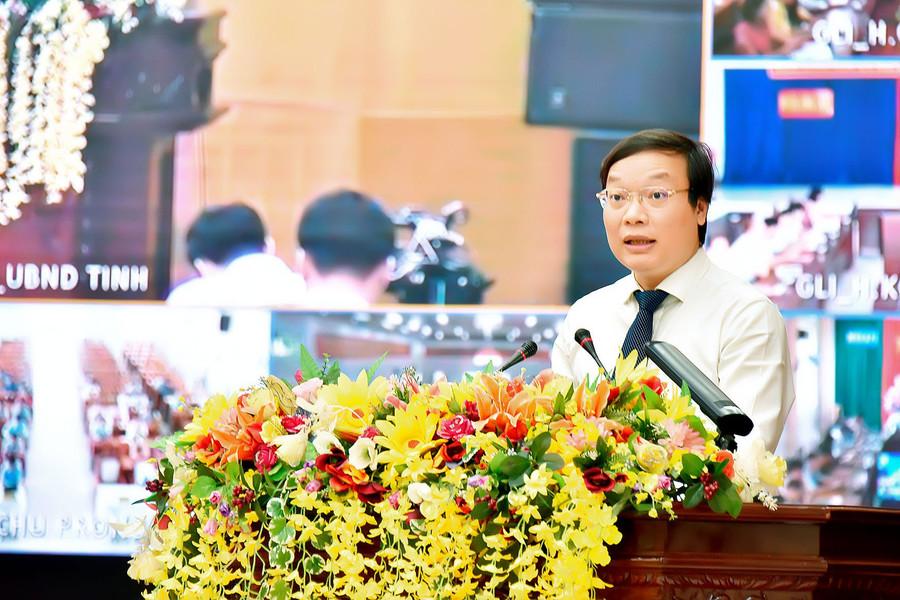 Chủ tịch UBND tỉnh Trương Hải Long phát động phong trào thi đua. Ảnh: Đ.T Chủ tịch UBND tỉnh Trương Hải Long phát động phong trào thi đua. Ảnh: Đ.T