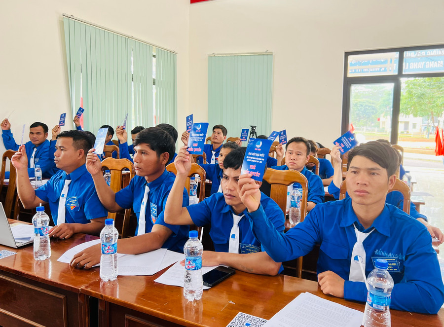 Các đại biểu hiệp thương chọn cử 23 anh, chị vào Ủy ban Hội LHTN Việt Nam huyện Mang Yang khóa V. Ảnh: P.L