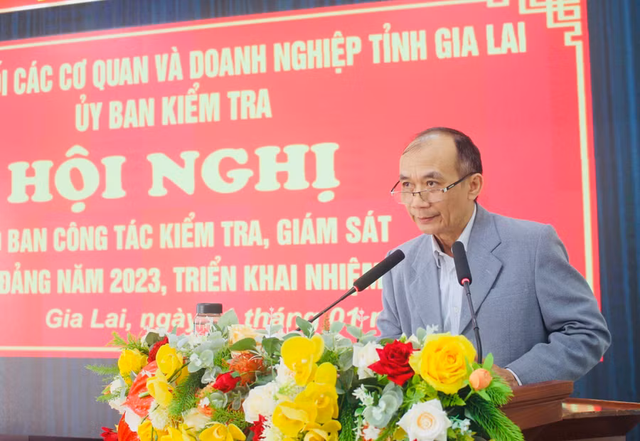 Bí thư Đảng ủy Khối Huỳnh Minh Thuận phát biểu chỉ đạo tại hội nghị. Ảnh: P.L