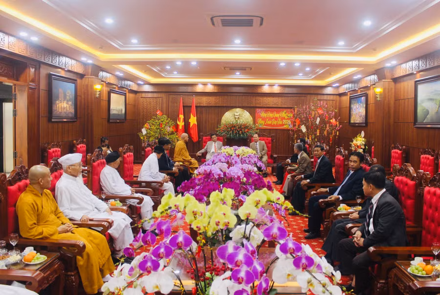 Quang cảnh buổi tiếp đón Đoàn đại diện các tổ chức tôn giáo tại Trụ sở Tỉnh ủy. Ảnh: P.L