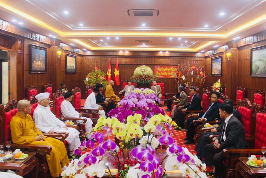 Quang cảnh buổi tiếp đón Đoàn đại diện các tổ chức tôn giáo tại Trụ sở Tỉnh ủy. Ảnh: P.L