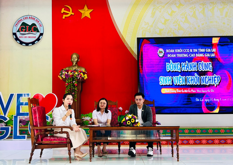 Đoàn trường Cao đẳng Gia Lai tổ chức chương trình "Đồng hành cùng sinh viên khởi nghiệp". Ảnh M.N