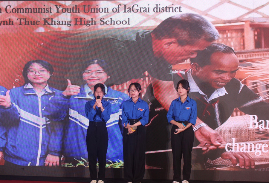 Đội thi Huyện Đoàn Ia Grai tham gia phần thi về đích. Ảnh: P.L Đội thi Huyện Đoàn Ia Grai tham gia phần thi về đích. Ảnh: P.L