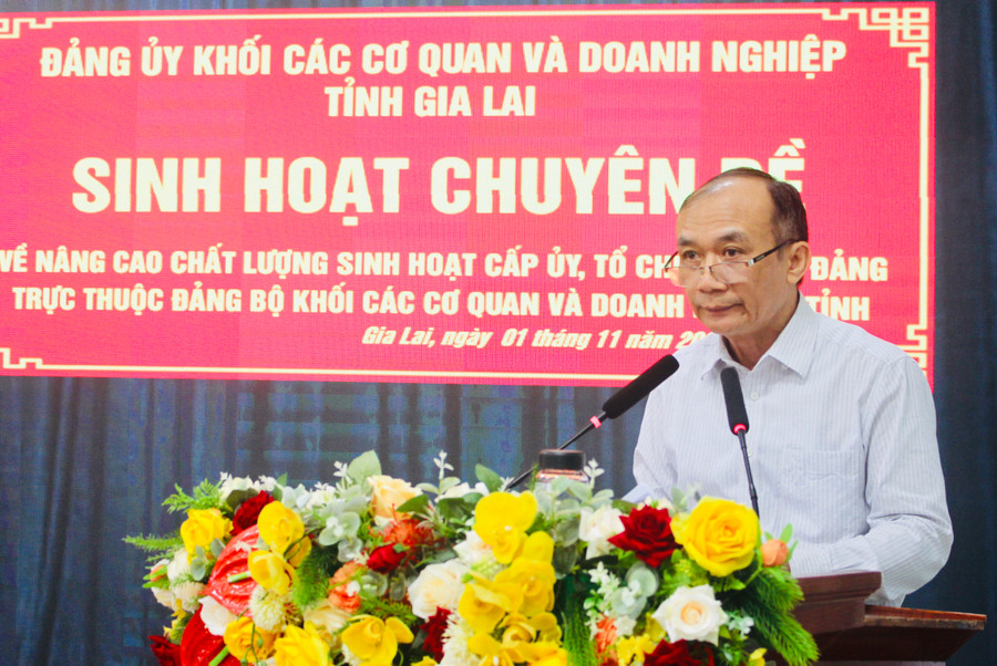 Bí thư Đảng ủy Khối Huỳnh Minh Thuận phát biểu kết luận buổi sinh hoạt chuyên đề. Ảnh: P.L Bí thư Đảng ủy Khối Huỳnh Minh Thuận phát biểu kết luận buổi sinh hoạt chuyên đề. Ảnh: P.L