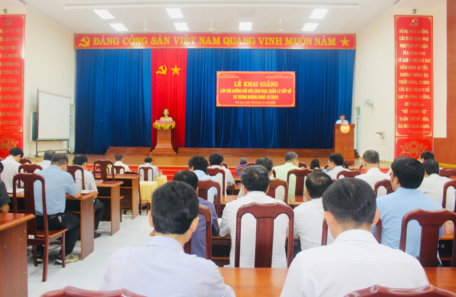Quang cảnh lễ khai giảng lớp bồi dưỡng. Ảnh: P.L Quang cảnh lễ khai giảng lớp bồi dưỡng. Ảnh: P.L